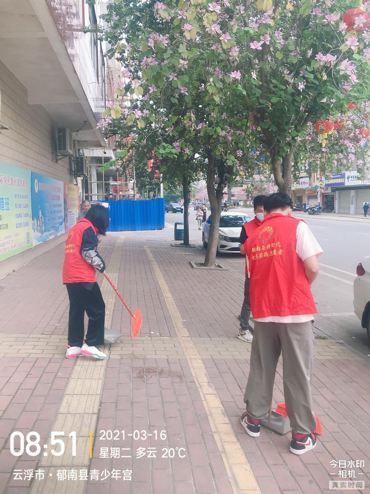 郁南縣城市管理局開展學(xué)雷鋒志愿服務(wù)活動-圖片1.jpg