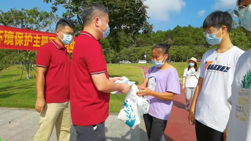 18.云浮市生態(tài)環(huán)境局郁南分局開展2021年六五世界環(huán)境日宣傳活動(3).jpg