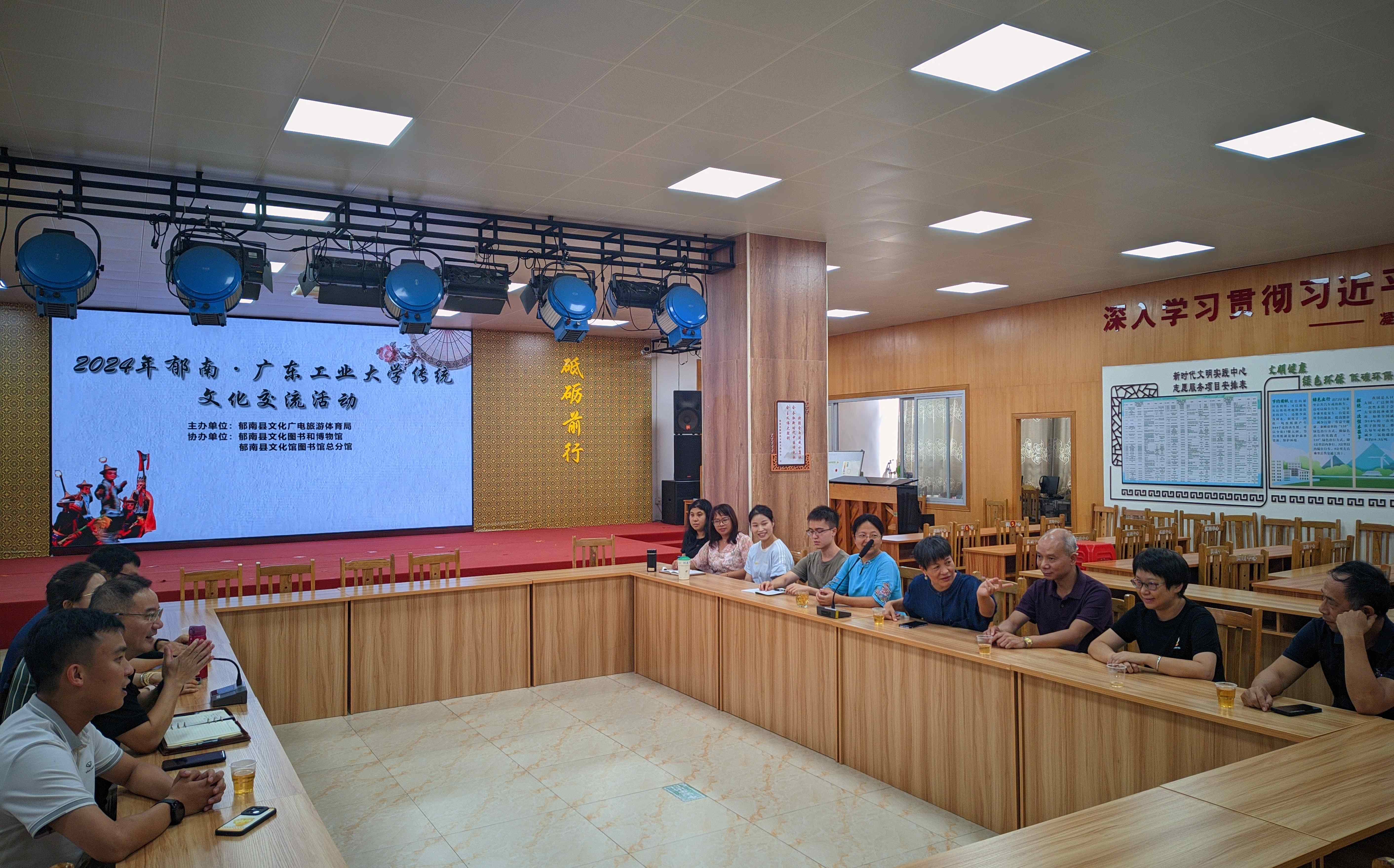 郁南文廣旅體信息(第67期)廣東工業(yè)大學(xué)藝術(shù)設(shè)計(jì)學(xué)院赴郁南調(diào)研南江文化.docx_1