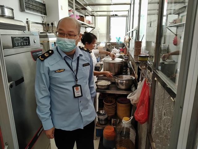 11.7縣市場(chǎng)監(jiān)督管理局聯(lián)合縣民政局對(duì)長(zhǎng)者飯?zhí)瞄_展食品安全整治1.jpg