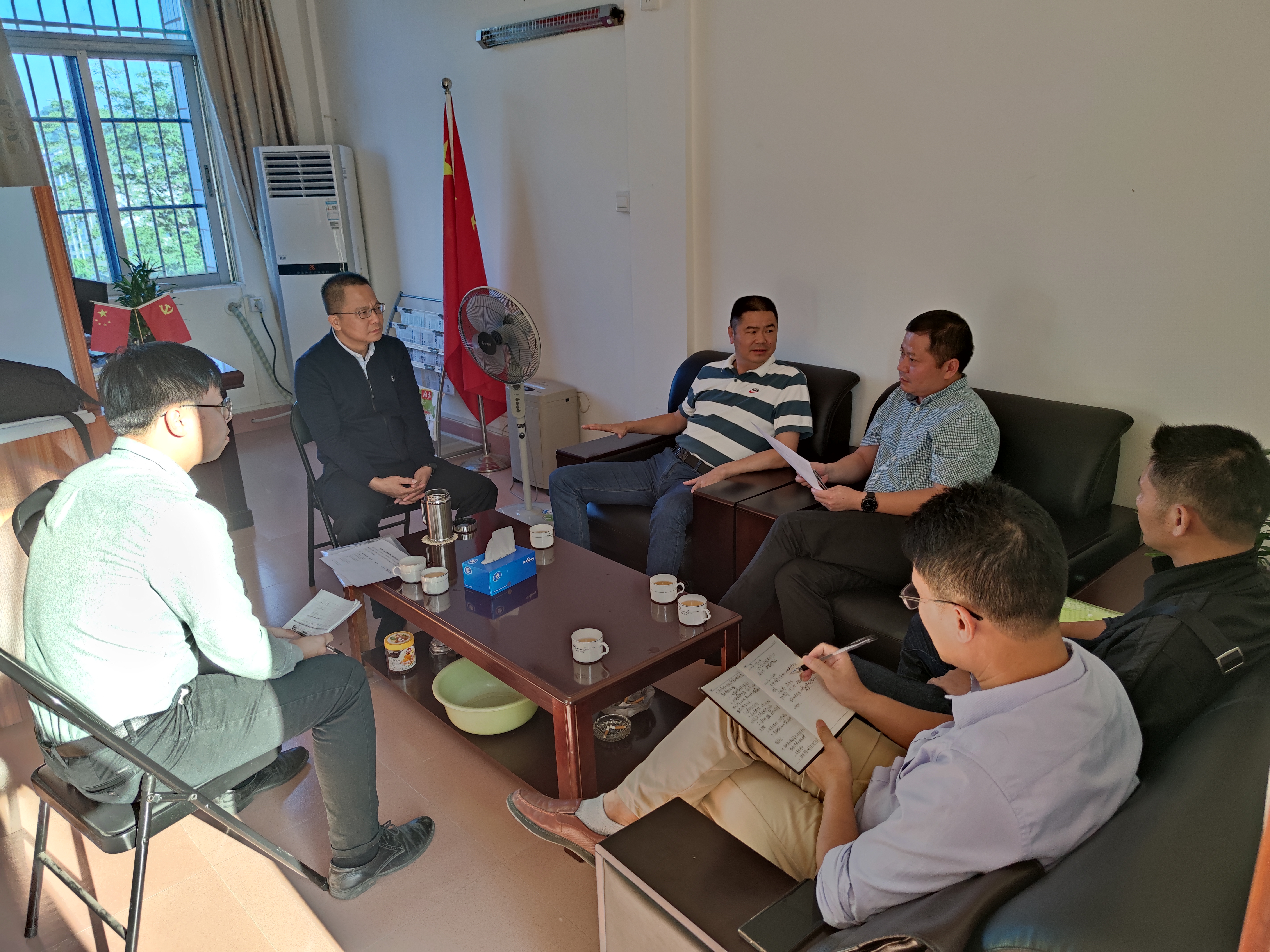 20.市生態(tài)環(huán)境局郁南分局葉燦輝局長到平臺鎮(zhèn)督導(dǎo)生態(tài)環(huán)境工作 (1).jpg