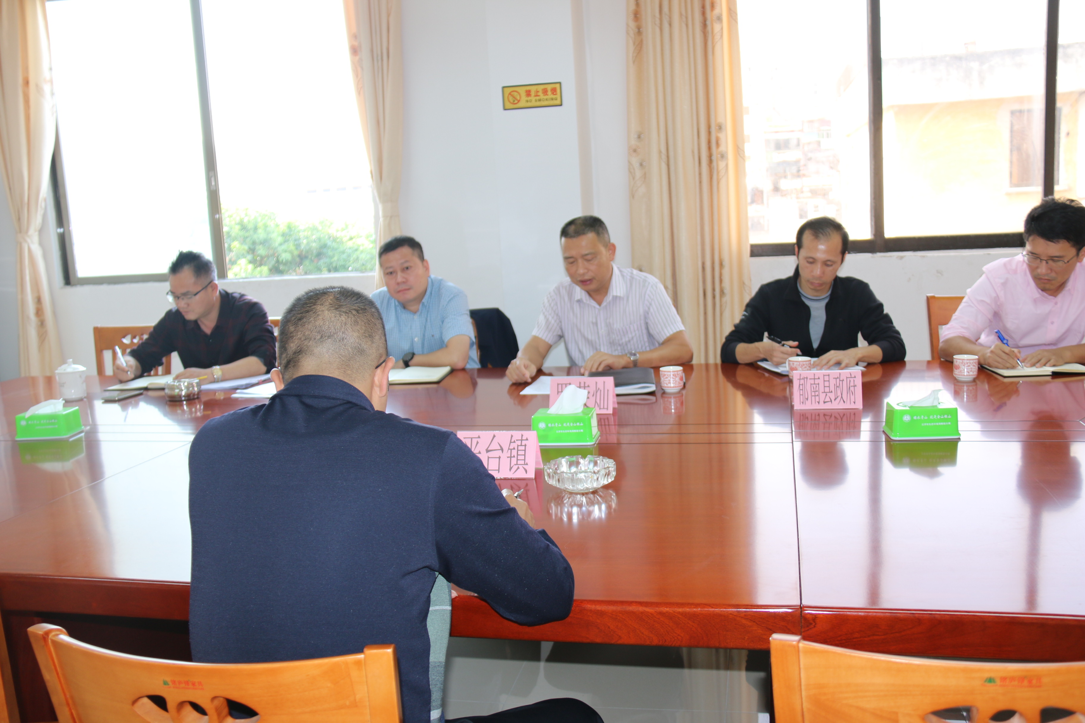 郁南縣召開(kāi)生態(tài)環(huán)境保護(hù)約談會(huì)(2).JPG