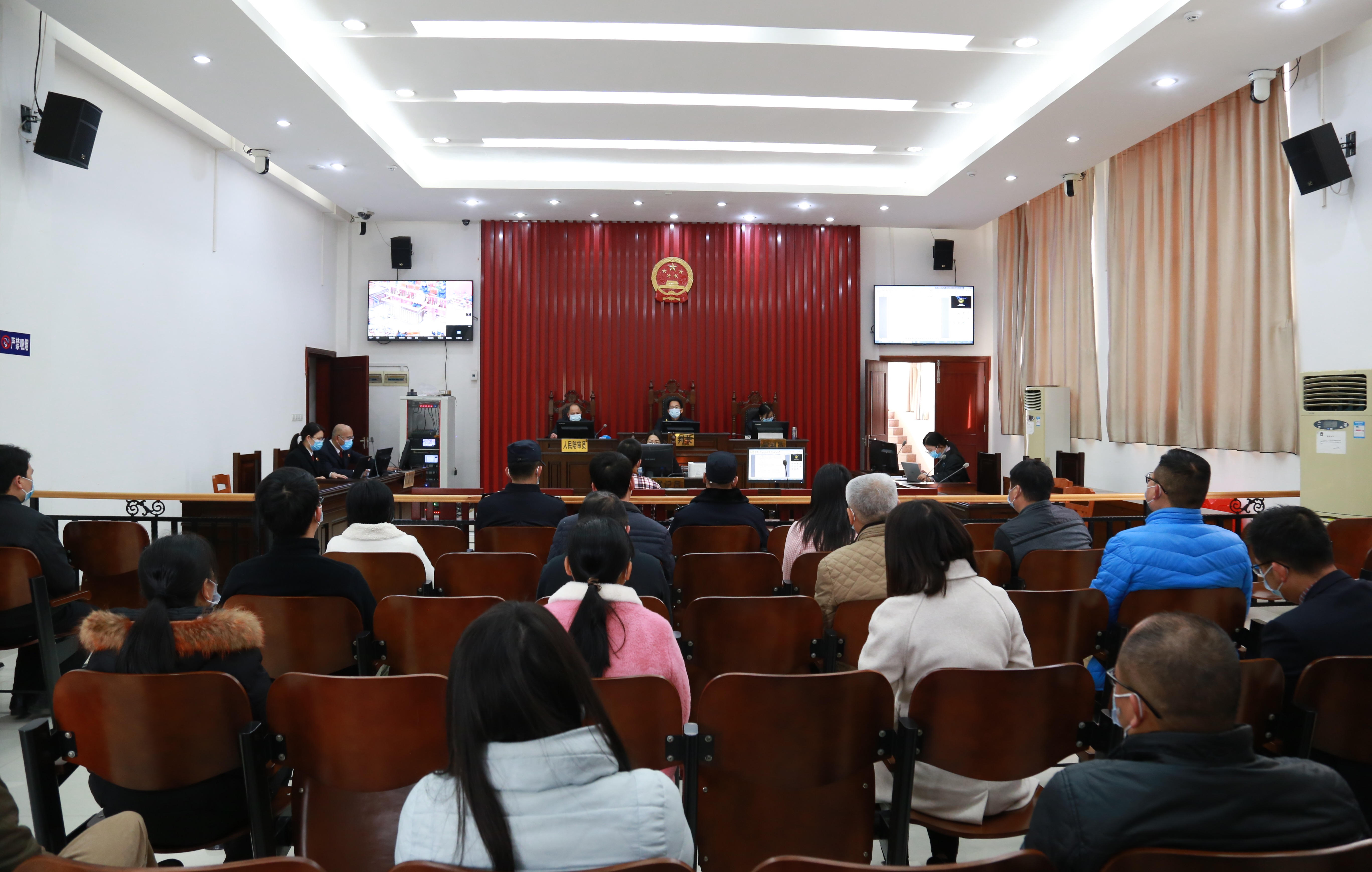 云浮市郁南縣紀(jì)委監(jiān)委:組織財(cái)務(wù)人員旁聽(tīng)庭審 加強(qiáng)重點(diǎn)崗位人員的警示教育.JPG